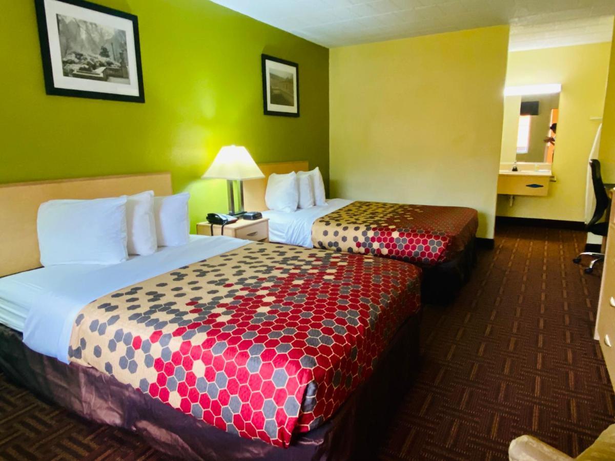 Super 8 By Wyndham Gloucester Gloucester City Eksteriør bilde
