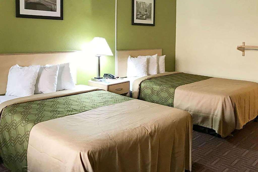 Super 8 By Wyndham Gloucester Gloucester City Rom bilde