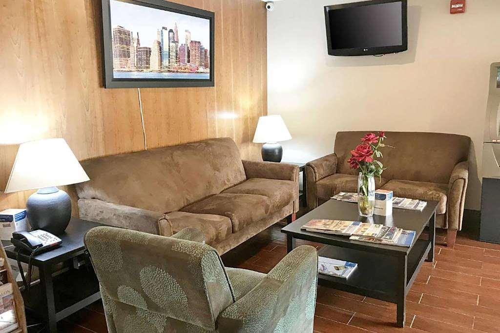 Super 8 By Wyndham Gloucester Gloucester City Interiør bilde