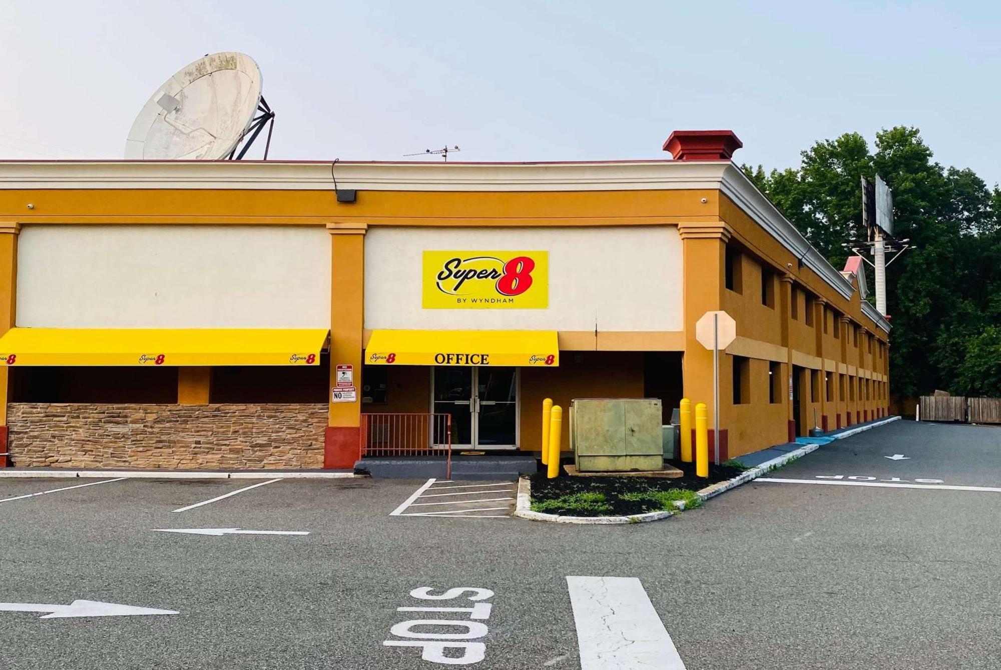 Super 8 By Wyndham Gloucester Gloucester City Eksteriør bilde