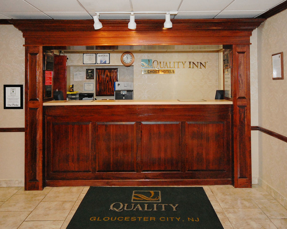 Super 8 By Wyndham Gloucester Gloucester City Eksteriør bilde