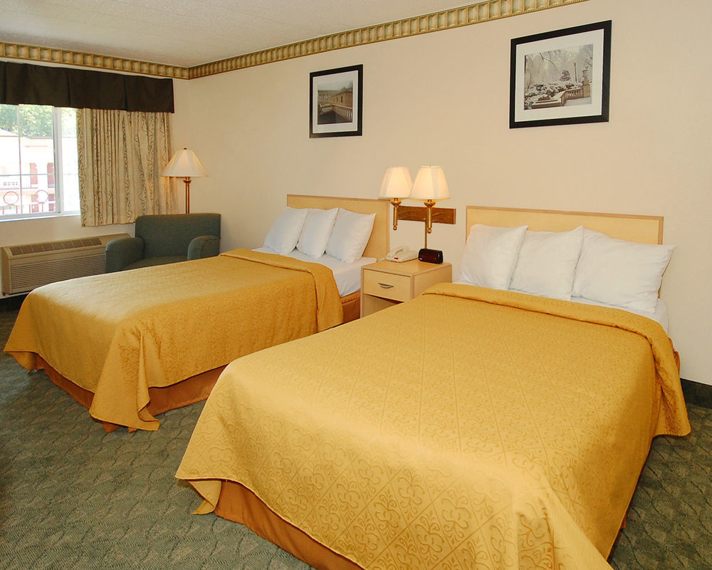 Super 8 By Wyndham Gloucester Gloucester City Eksteriør bilde