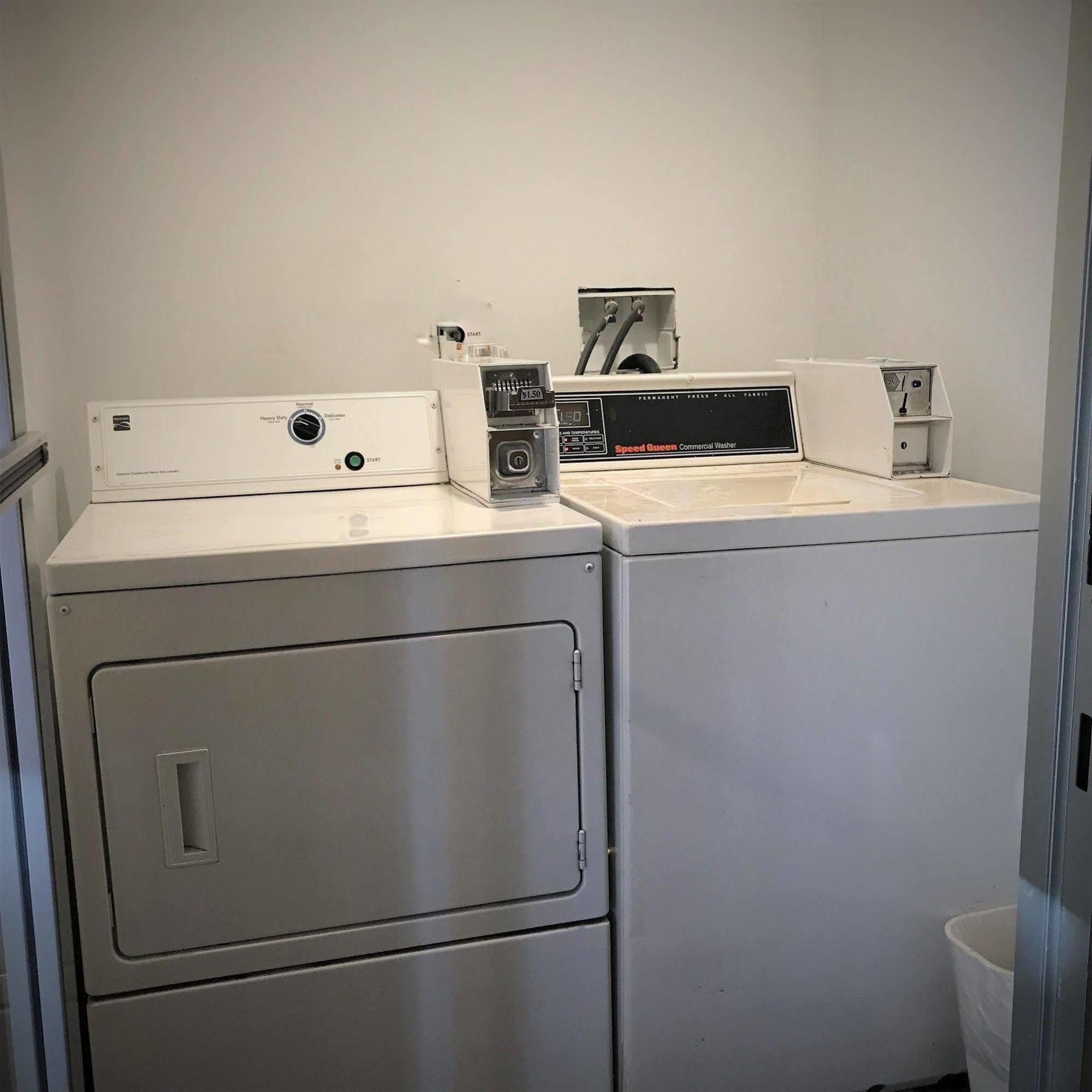 Super 8 By Wyndham Gloucester Gloucester City Eksteriør bilde