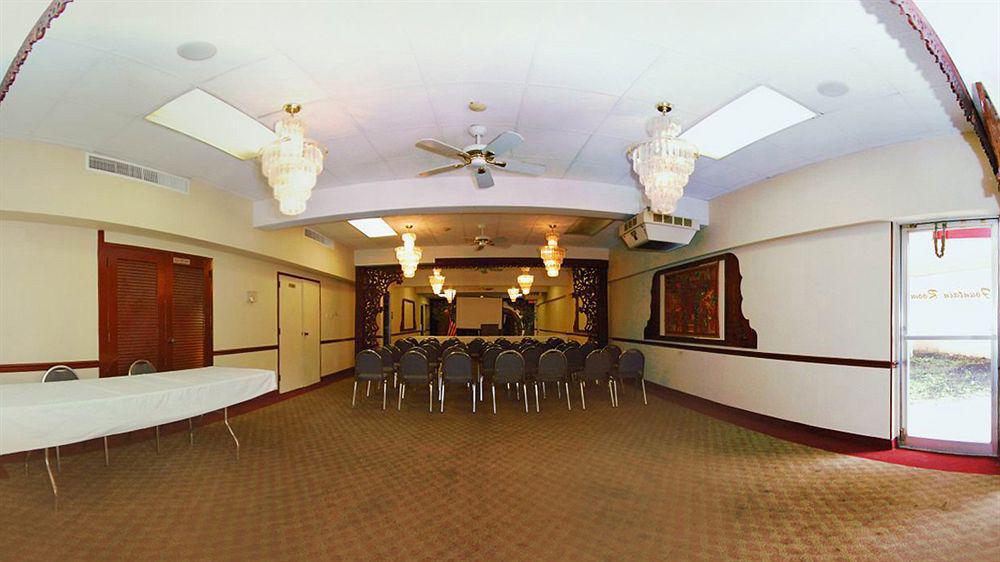 Super 8 By Wyndham Gloucester Gloucester City Eksteriør bilde